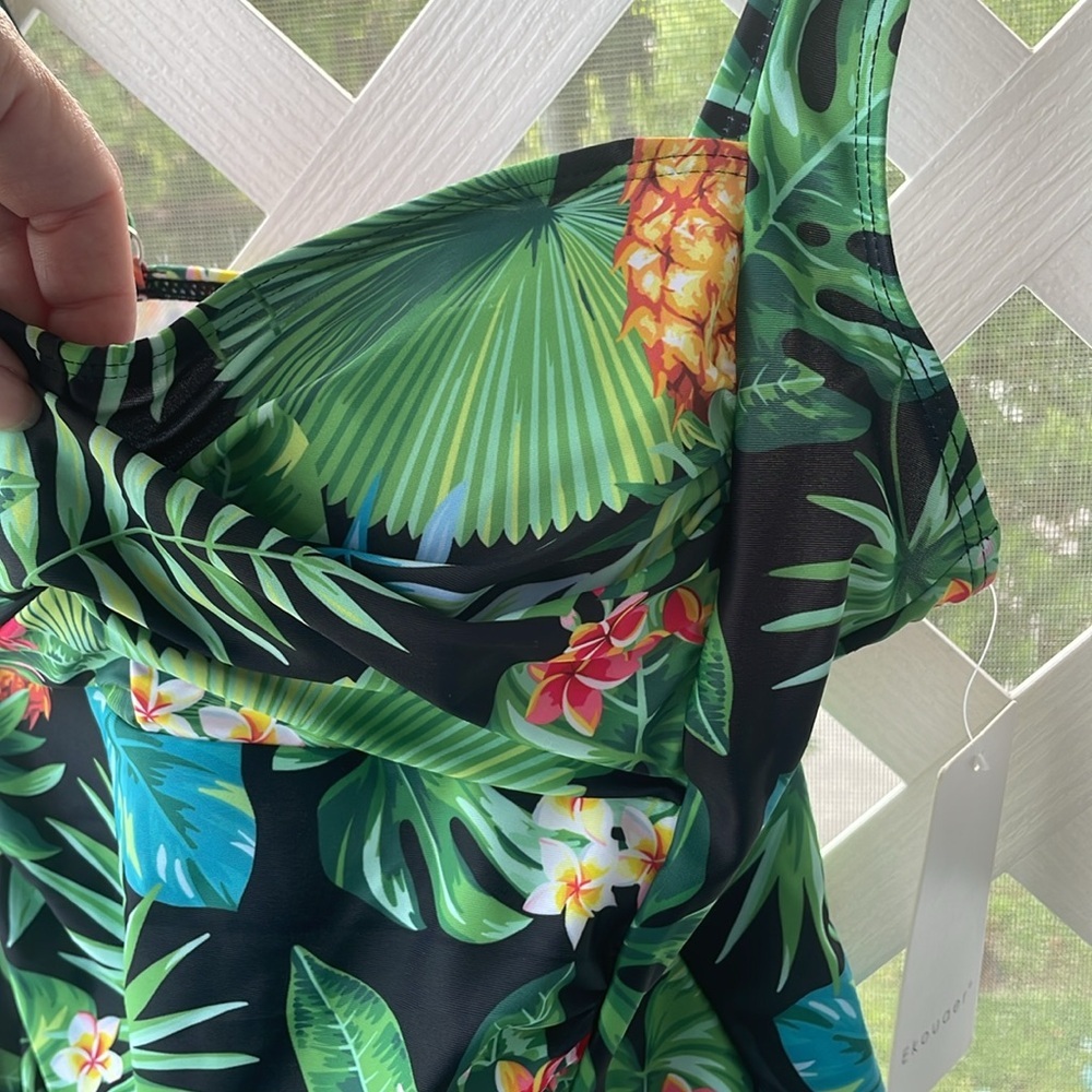 Ekouaer ‘Pat5 Black/Green Leaves’ One-Piece Ruched Retro Swimsuit - Picture 6 of 11